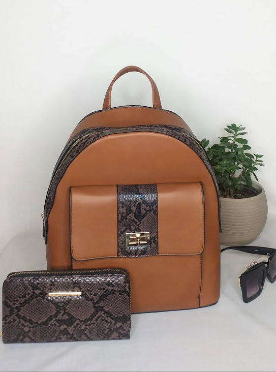 Mochila con Cartera